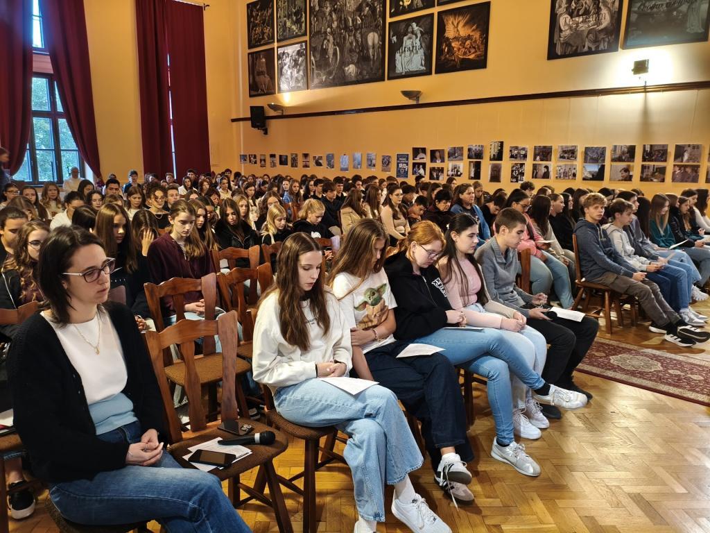 Egymillió gyermek imádkozta a rózsafűzért 3