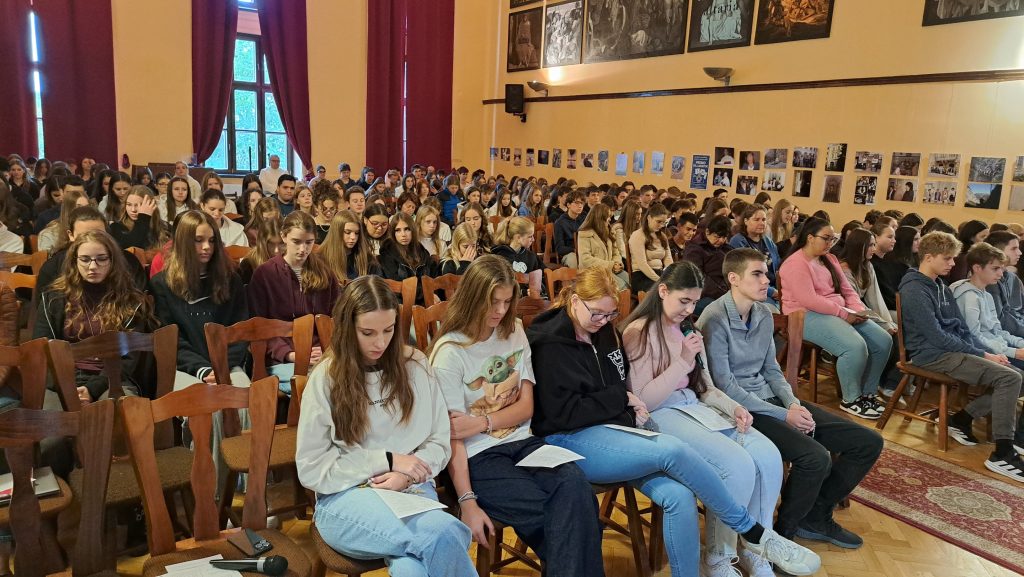Egymillió gyermek imádkozta a rózsafűzért 7