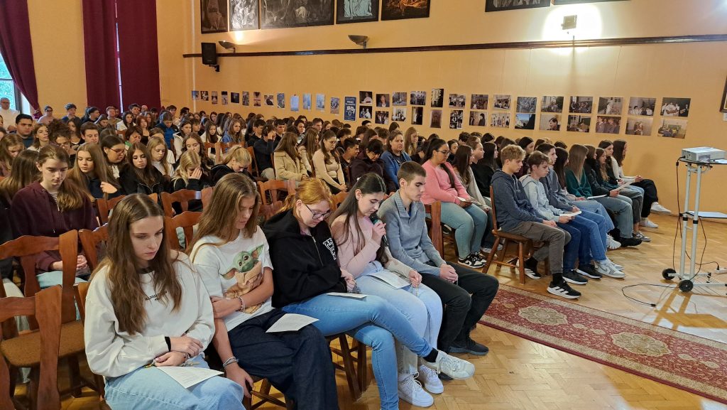 Egymillió gyermek imádkozta a rózsafűzért 8