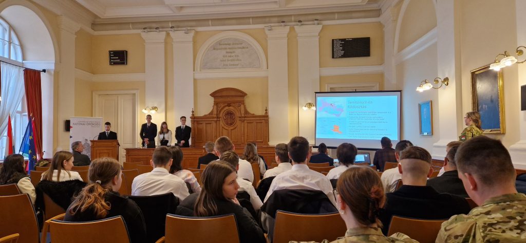 Honvédelmi konferencia a Vármegyeházán