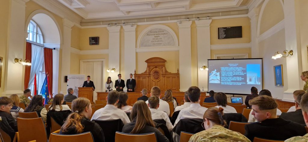 Honvédelmi konferencia a Vármegyeházán