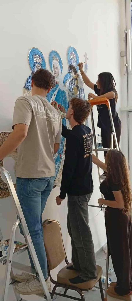 Sokasodó mozaikszentek Csornán