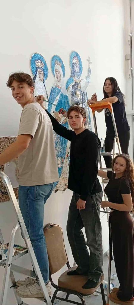 Sokasodó mozaikszentek Csornán