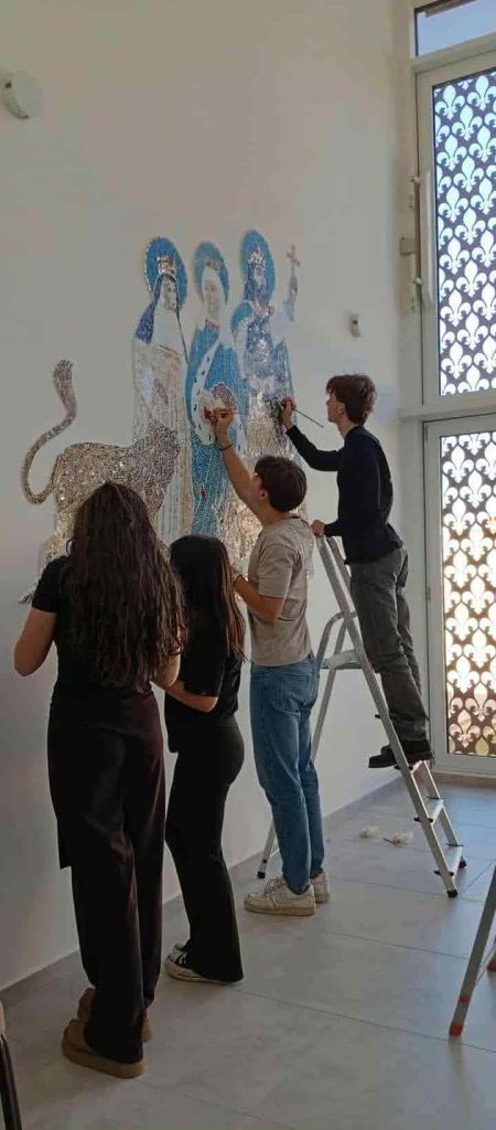 Sokasodó mozaikszentek Csornán