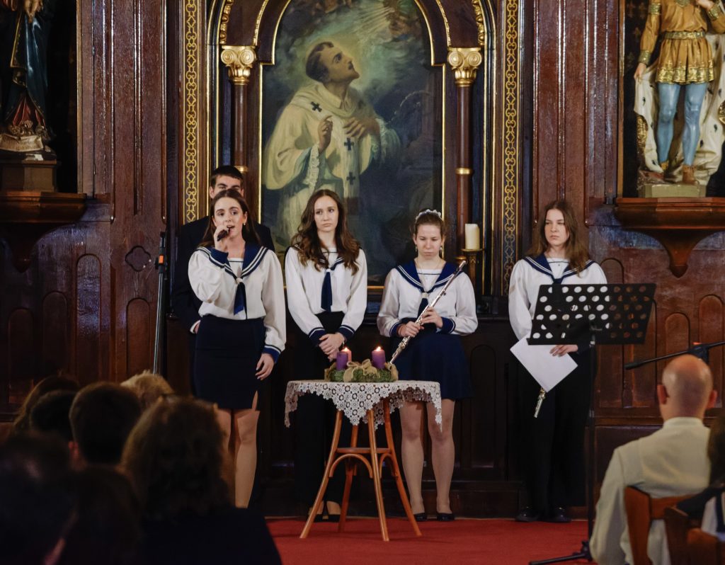 Karácsonyi műsor (1)