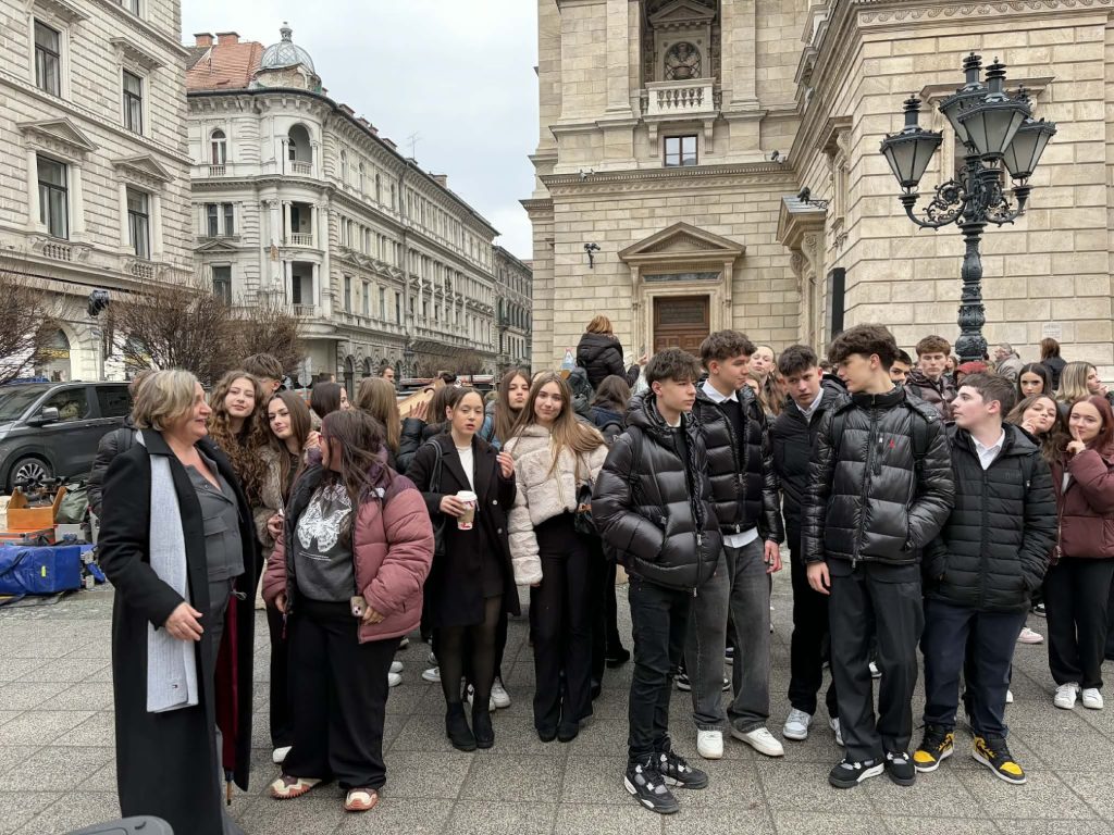 opera (11) Opera (11)