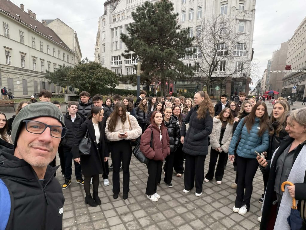 opera (20) Opera (20)